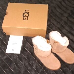 💎LIKE NEW UGG Keelan Chestnut SIZE 8 WIDTH M TODDLER WITH BOX AND AUTHENTICITY